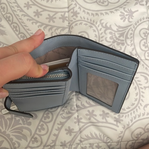 Michael Kors Wallet NWT - Picture 5 of 9